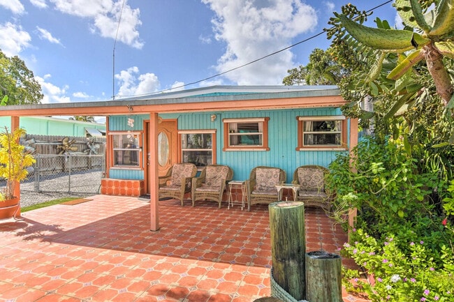 Building Photo - 134 1st Ct