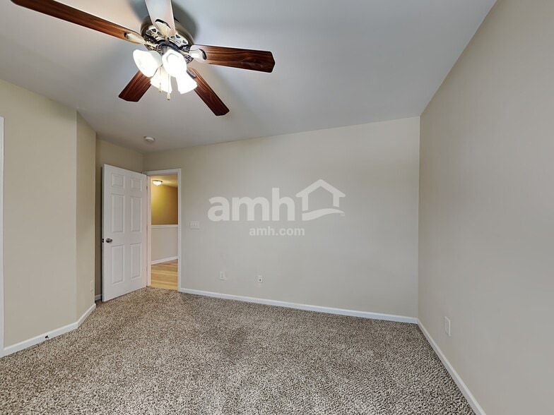 Building Photo - 6352 Hedgewood Ln