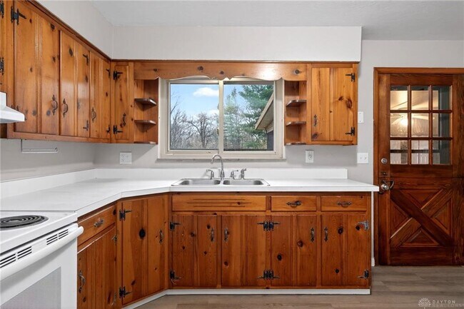 Building Photo - 275 Parker Dr