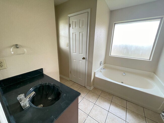 Building Photo - 4-Bedroom House for Rent in Killeen