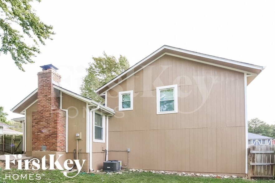 Building Photo - 303 Monroe Ave