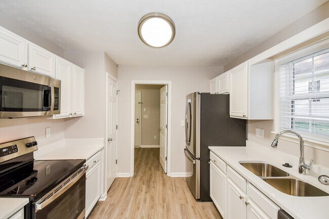 Building Photo - 2155 Belcourt Dr