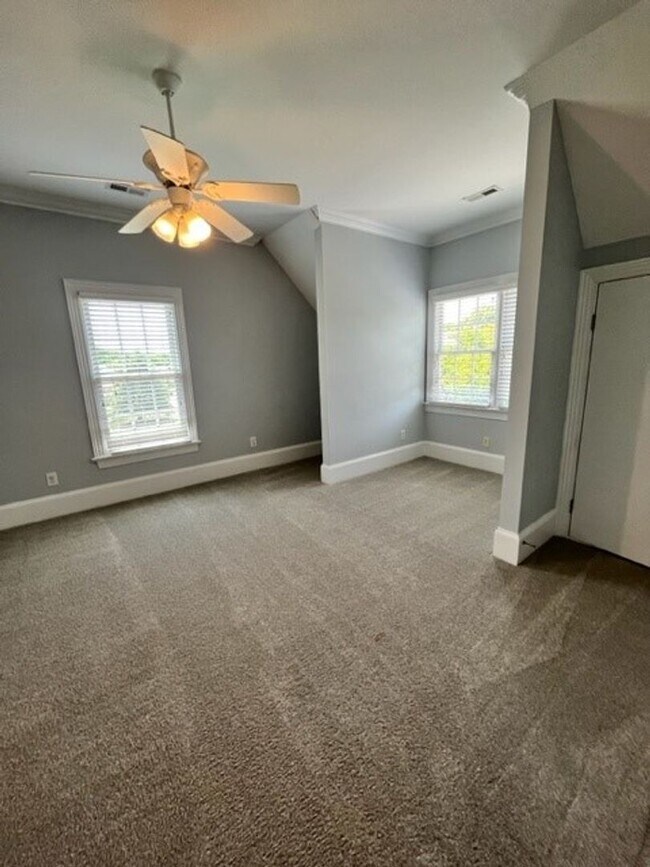Building Photo - 4-bedroom, 3.5-bathroom Single Family Home