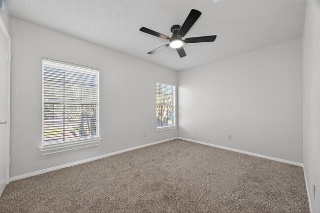 Building Photo - 21215 Park Bluff Dr