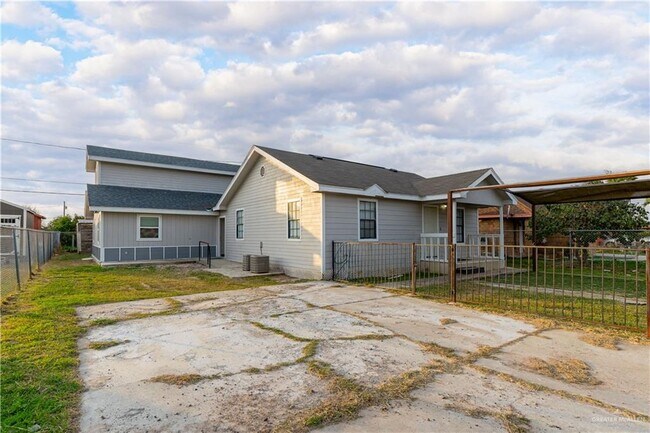 Building Photo - 20 S Olivarez St