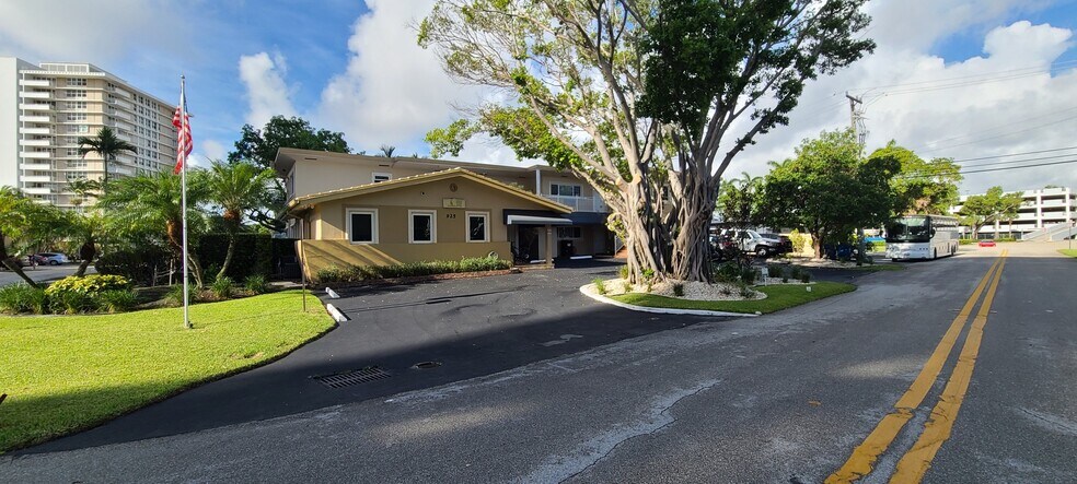 Building Photo - 925 Intracoastal Dr