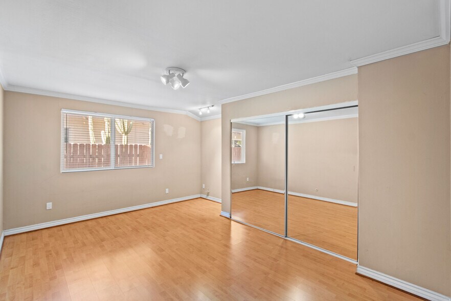 Building Photo - 18123 Delano St