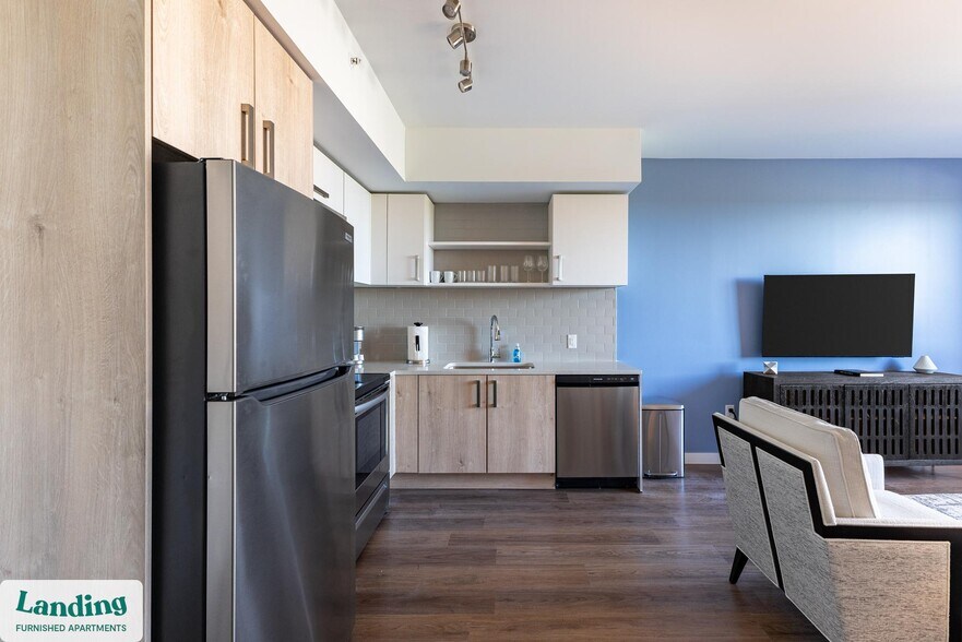 Building Photo - 200 NE 1st Ave