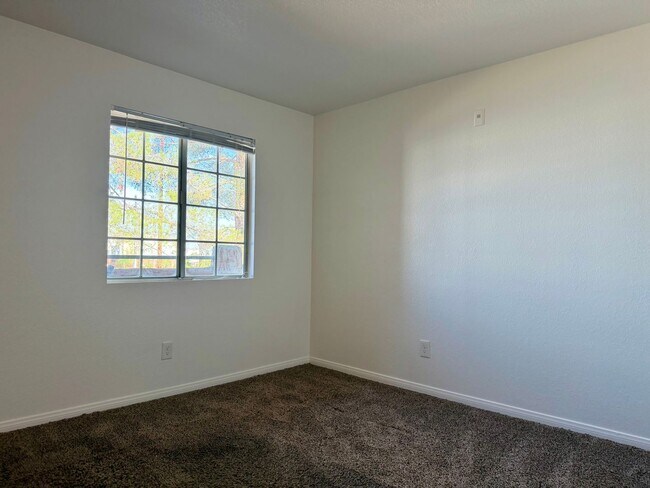 Building Photo - 230 Mission Catalina Ln