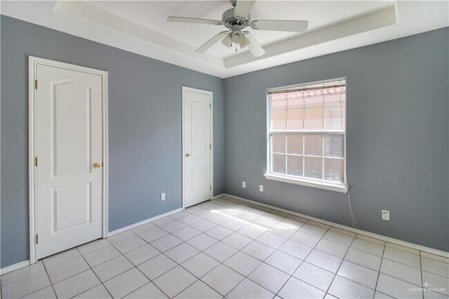 Building Photo - 13 Redbud Ave