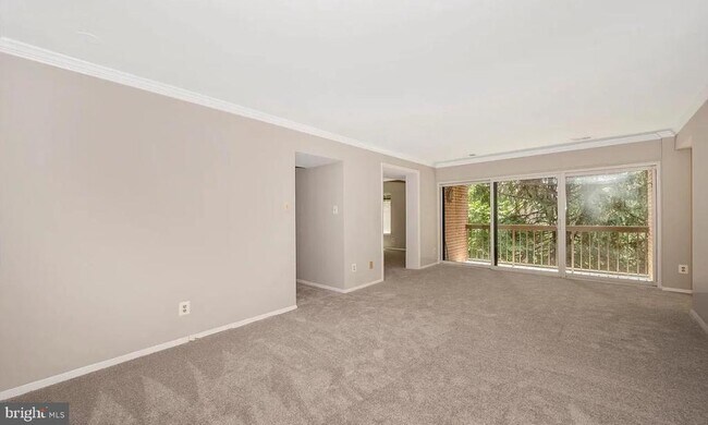 Building Photo - 11305 Commonwealth Dr