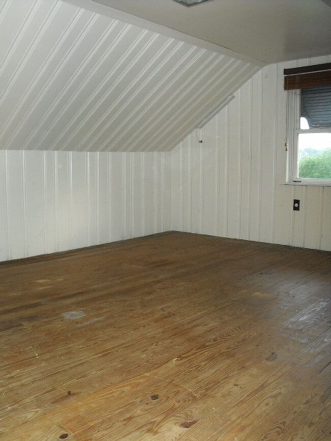 Building Photo - THIS COULD BE YOUR NEW HOME, BUSINESS, OR BOTH!