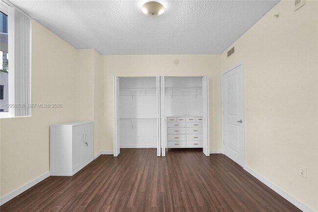 Building Photo - 601 NE 23rd St