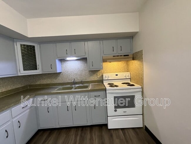 Building Photo - 900 8th St