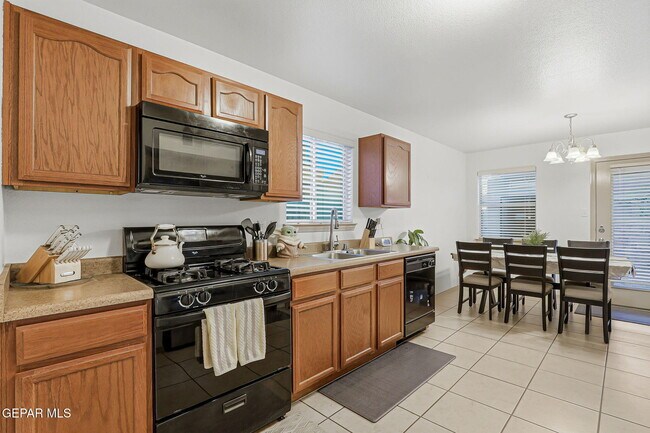 Building Photo - 2329 Honey Dew St