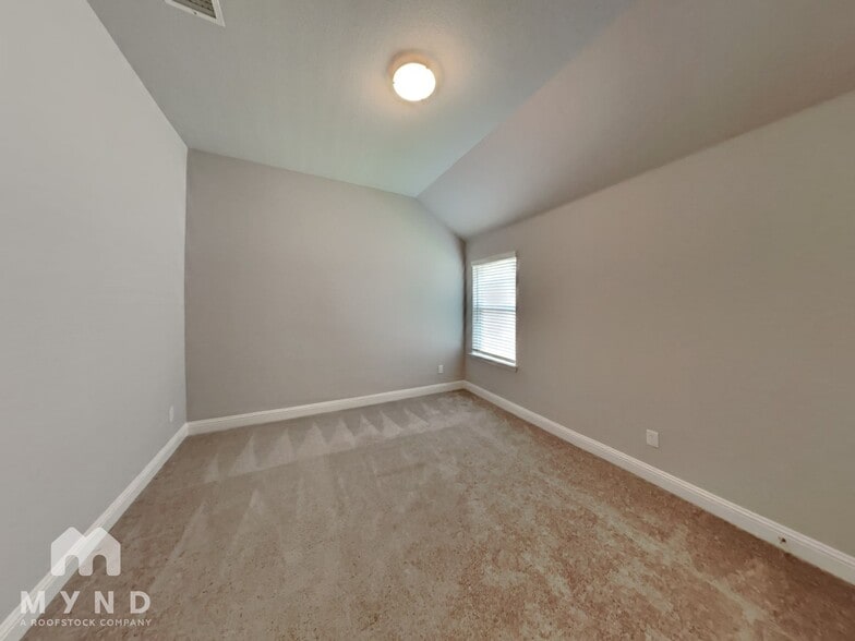 Building Photo - 552 Bradley Dr