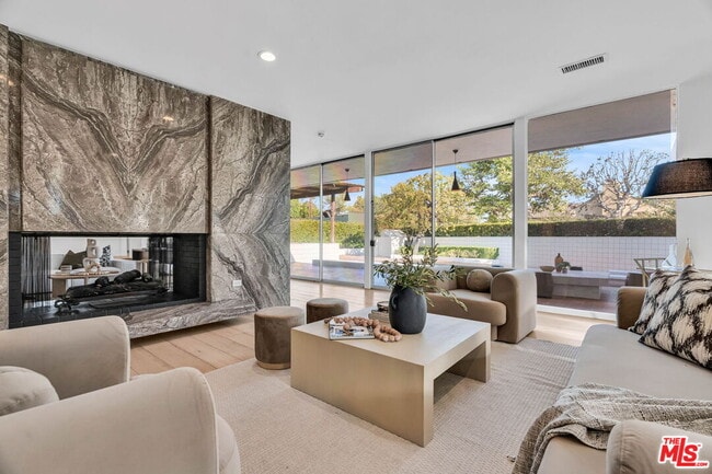 Building Photo - 802 N Crescent Dr