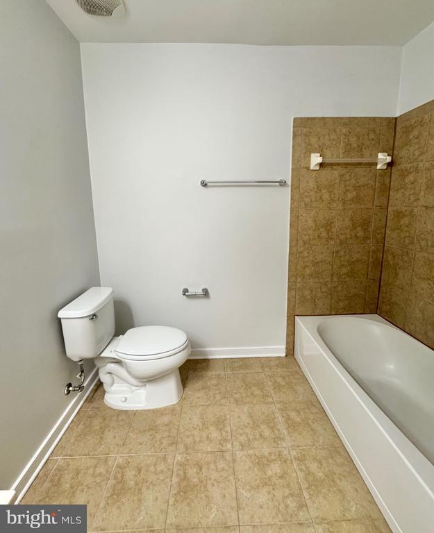 Building Photo - 2048 Blunt Lane