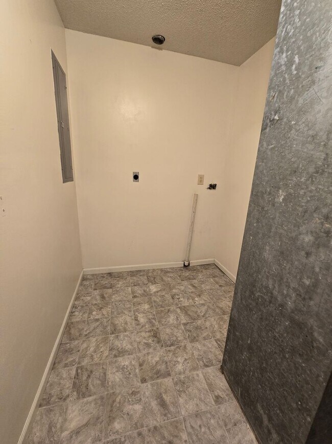 Building Photo - 4440-4442 Santa Barbara Dr.