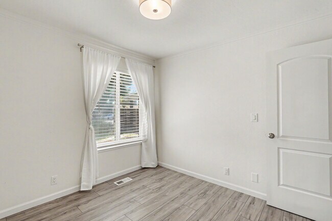 Building Photo - 3143 Shriver Dr