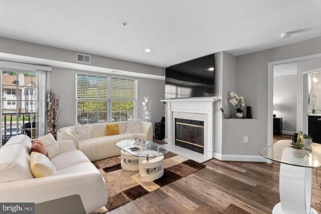 Building Photo - 9716 Lake Point Ct