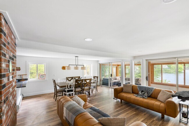 Building Photo - 6 Paquette Ln