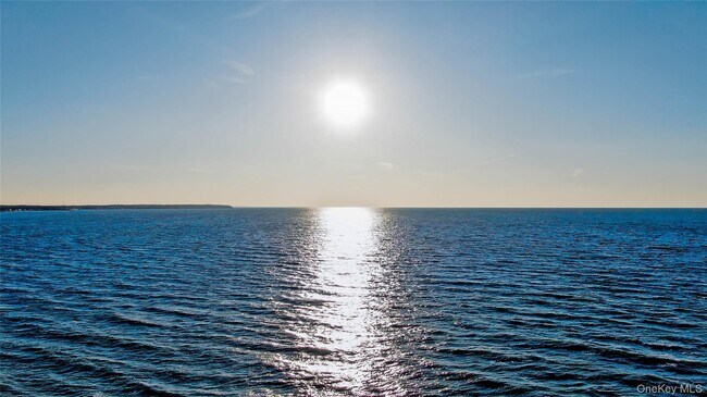 Building Photo - 695 Sound Dr