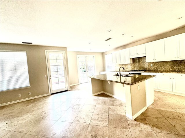 Building Photo - 16 Kingsway Dr