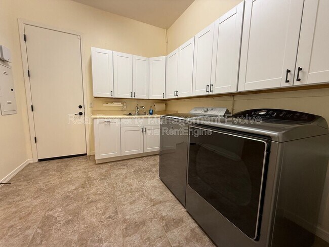 Building Photo - 20508 W Carlton Manor
