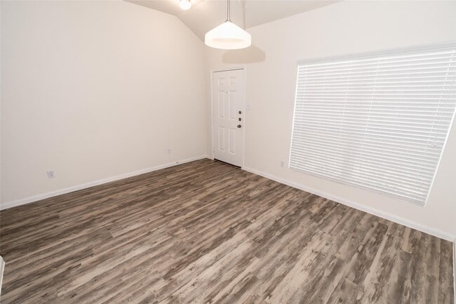 Building Photo - 11 Lazy Swing Ct