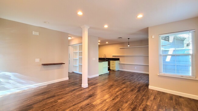 Building Photo - Gorgeous Single Story Condo in Folsom!