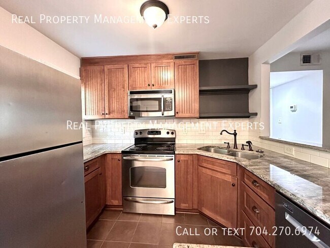 Primary Photo - 4921 Park Rd