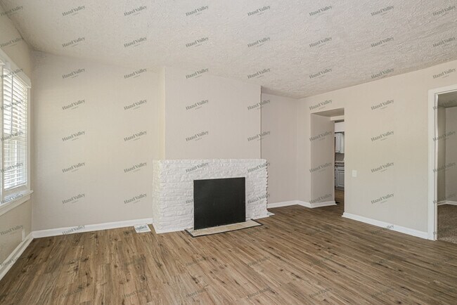 Building Photo - 529 La Motte Ln