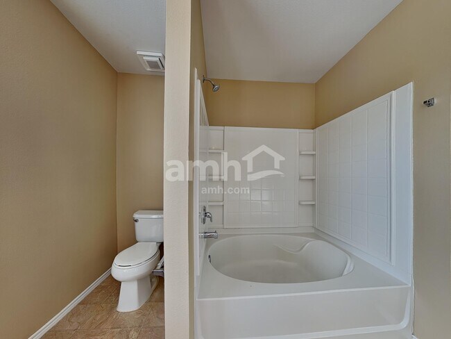 Building Photo - 937 Iona Dr