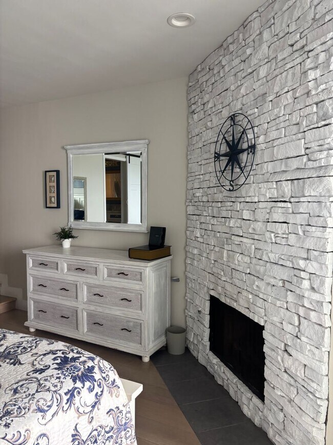 Building Photo - Enjoy unforgettable sunsets, fresh ocean air, and coastal living at its absolute best.