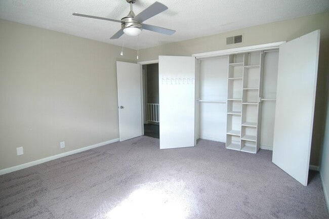 Building Photo - 2 Bedroom / 1.5 Bathroom Townhome in Madis...