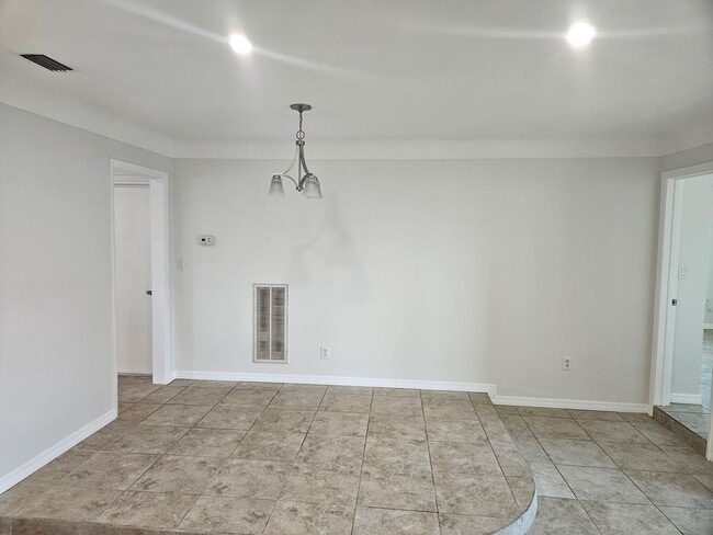 Building Photo - Block Remodeled Seminole Home
