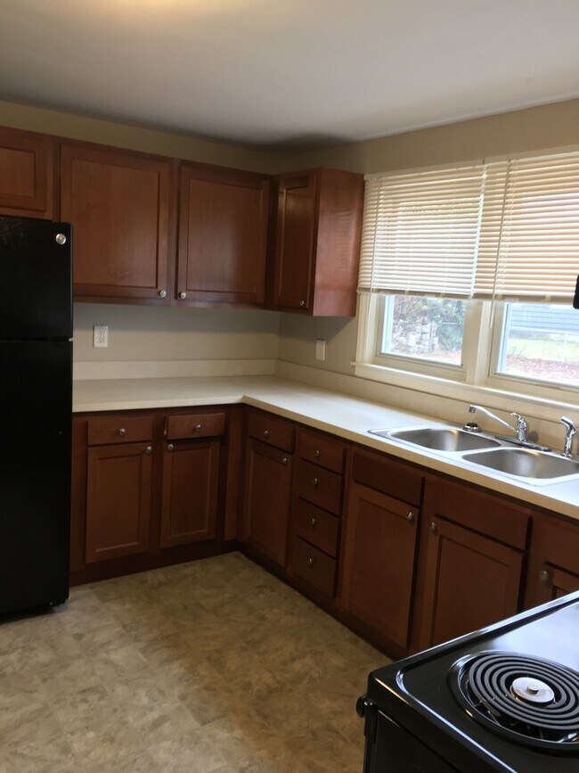 Building Photo - SPECIAL OFFER ! Sign lease by Monday 5/11/26 and  get  1/2 Off First Month rent!