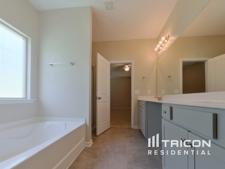Building Photo - 307 Arbor Cir