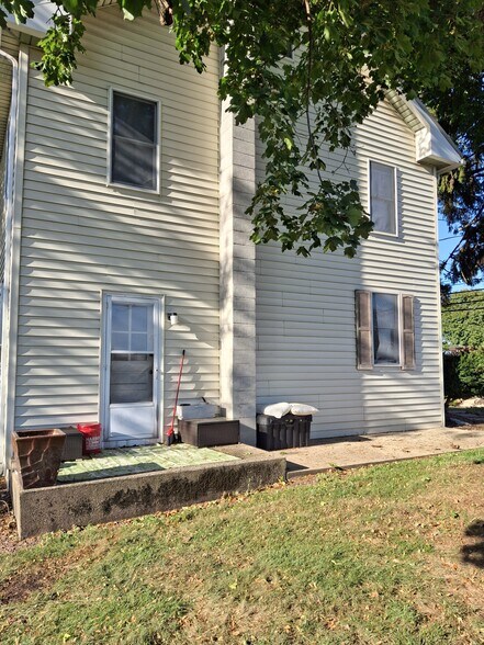 Building Photo - 237 Hanshue Rd