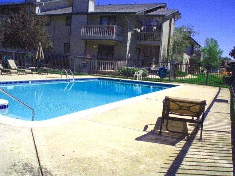 Pool - 695 Manhattan Drive
