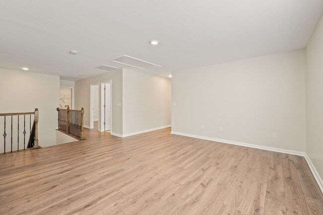 Building Photo - Stunning New Home in Enclave section Chateau