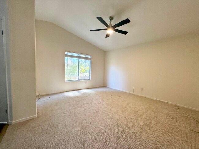 Building Photo - 1304 Thunder Springs Dr