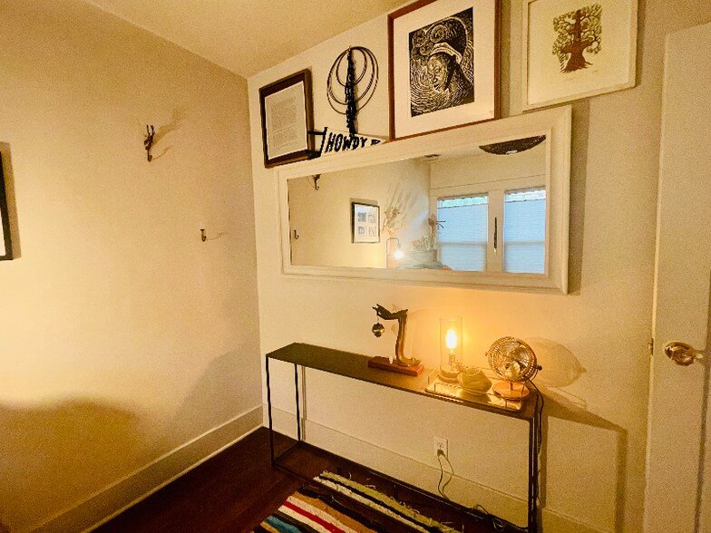 Building Photo - 1956 Phillips Way