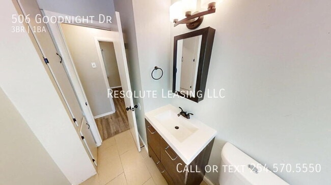 Building Photo - 506 Goodnight Dr