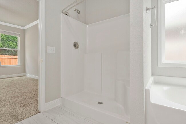Building Photo - 5402 Parkside Dr