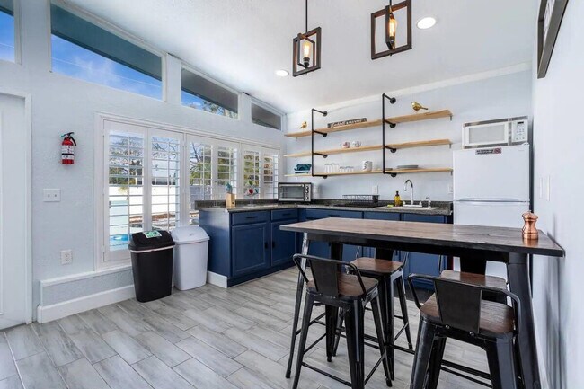 Building Photo - 4501 Loring Pl