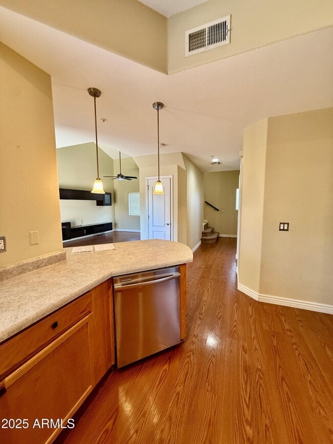 Building Photo - 15825 N Hidden Valley Ln