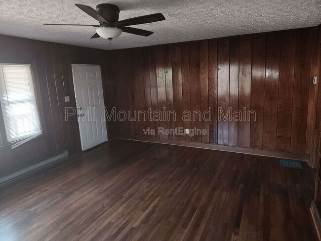 Building Photo - 2 Woodlands Dr