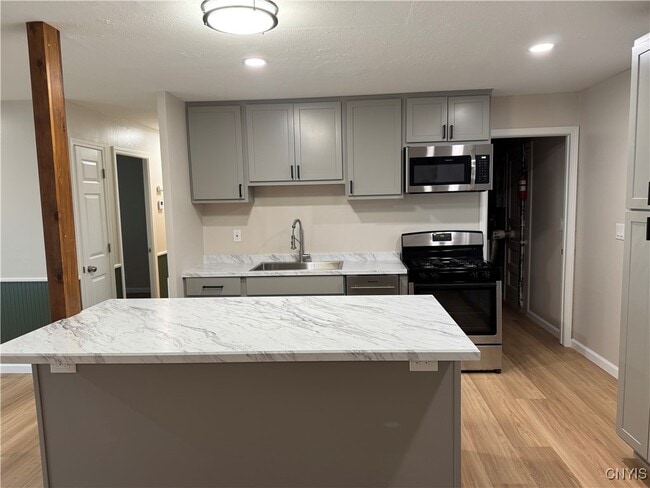 Building Photo - 304 Birchwood Blvd